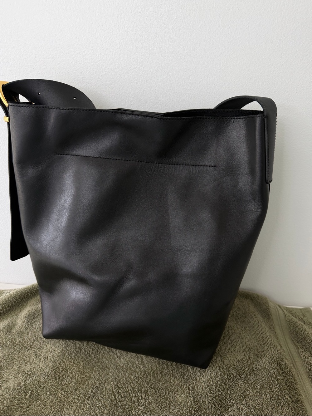 Madewell BucketTote Classic Black cow Leather - Minimalist Everyday Carry - Picture 2 of 4